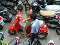 Euh, de verschillende scooters in Hanoi...
Deze v