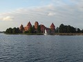 de waterburcht van Trakai, te bewonderen vanop onz
