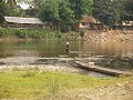 Waden door het water. Te voet over land lijkt me t