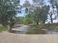 hier stopt de weg voor Sir Baloe aan de Bell river