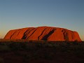 18.48uur Waw het topmoment, de Uluru kleurt vuurro