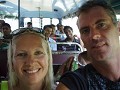 met de lokale bus naart stad