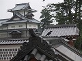 het valt ons op dat er bij alle kastelen in Japan 