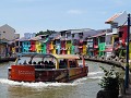 er zijn ook boottochtjes op de rivier