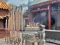  aan de ingang van de chinese tempel : wierrooksto