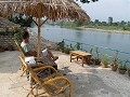 Hsipaw-koffie drinken aan de Dokhtawady rivier