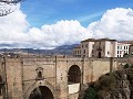 Puente Nuevo (nieuwe brug) in Ronda, gezien vanuit