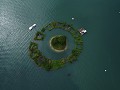  Lalu island in het meer