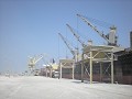 Lossen van aggregaatschepen op Messaied Port