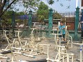 in de parken staan overal fitnesstoestellen